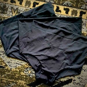 Nyssa Fourthwear Postpartum 3 pairs of underwear, 2 hot cold packs, zippered bag